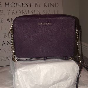 Micheal Kors  large EW jet set traveler crossbody
